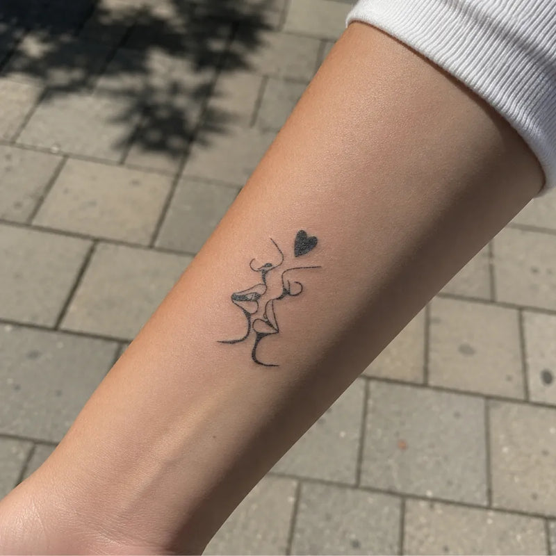 Minimalistischer Kuss